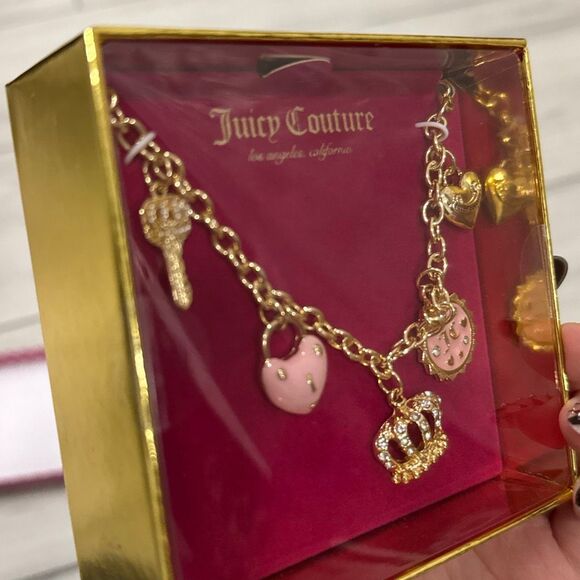 NWT Juicy Couture Gold Charm Bracelet Crown Brand new in box - Picture 3 of 4